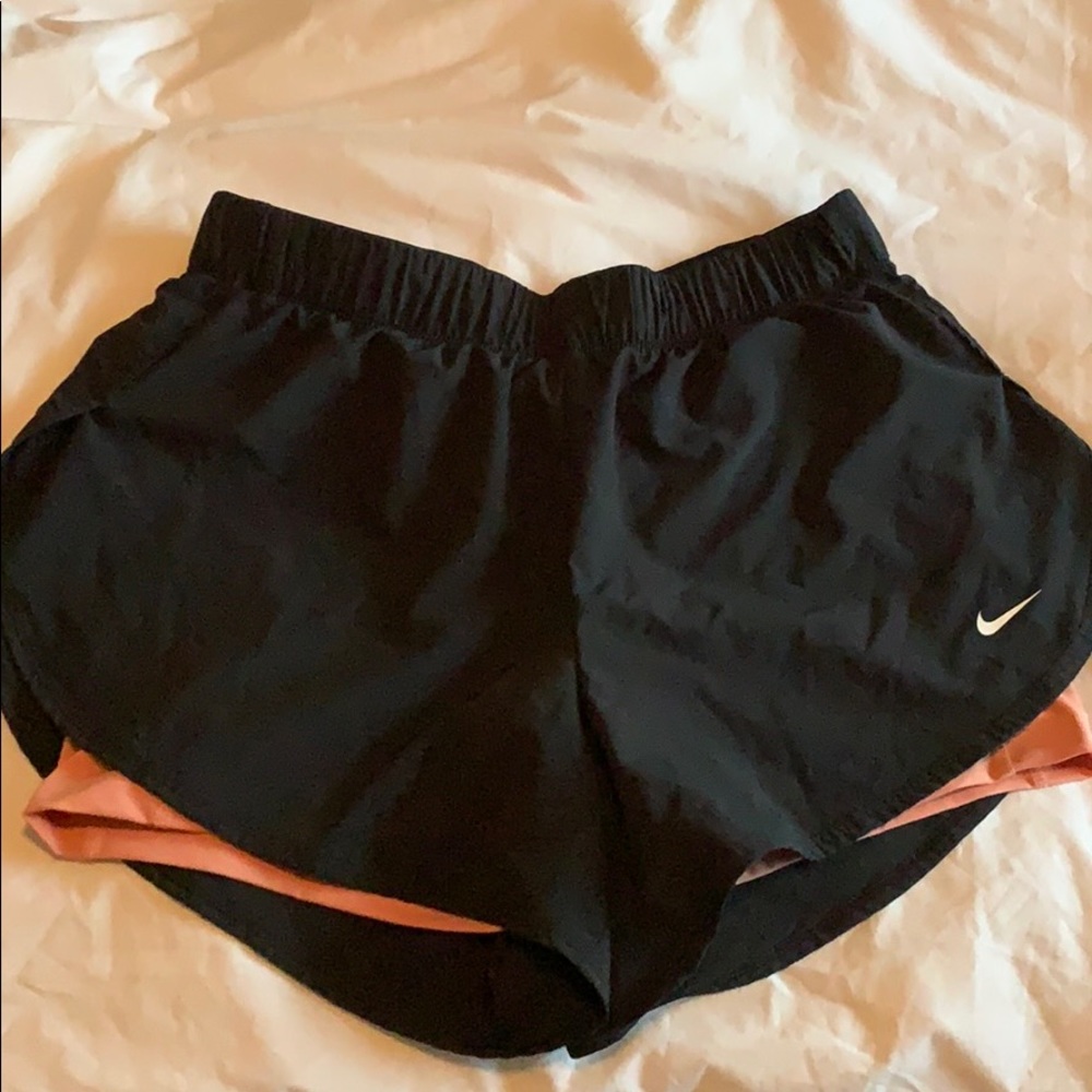 NWOT Black/Pink Spandex workout shorts. Size Large
